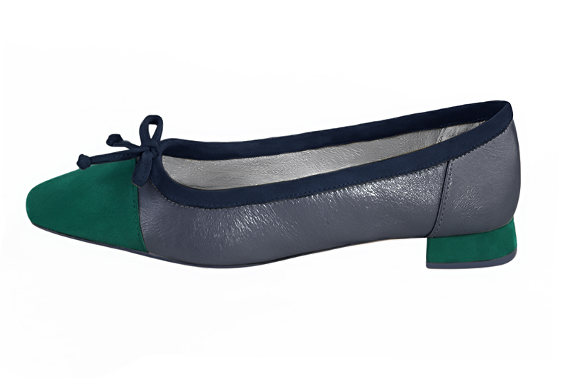 Emerald green and denim blue women's ballet pumps, with low heels. Square toe. Flat flare heels. Profile view - Florence KOOIJMAN